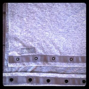 Nüroo Adjustable Nursing Scarf in grey